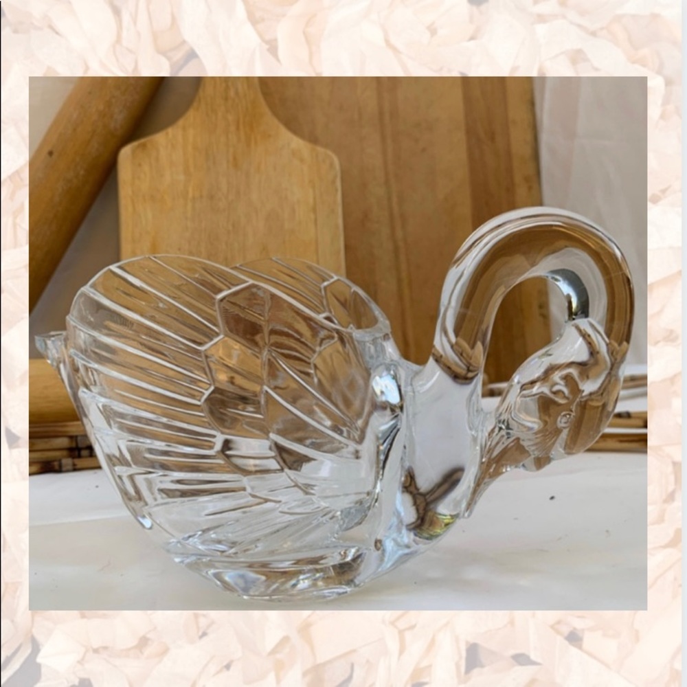 Glass Swan Bowl